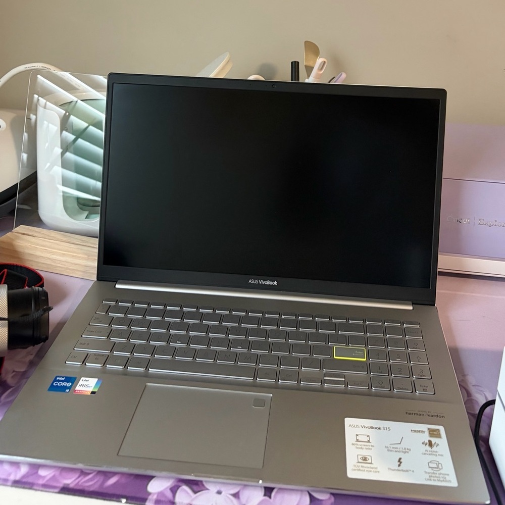 COPY - Asus vivobook S15 dream white in pristine condition - Picture 2 of 9